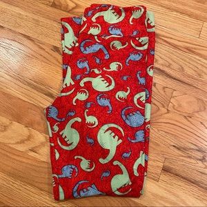 TC LuLaRoe Tall Curvy Leggings Dinosaurs Tyrannosaurus T Rex Red New Print NWT TC LuLaRoe Tall Curvy Leggings Dinosaurs Tyrannosaurus T Rex Red New Print NWT